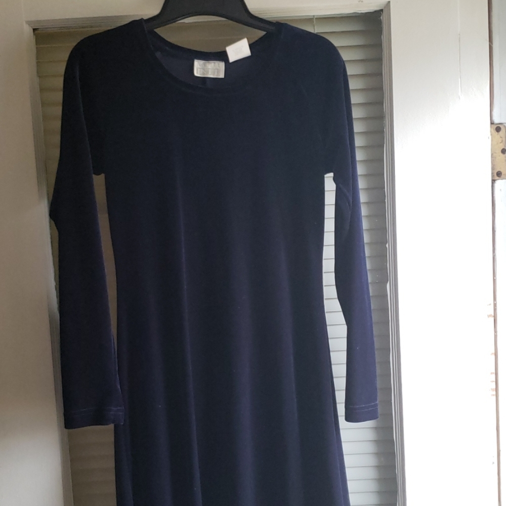 Dress - Picture 2 of 2
